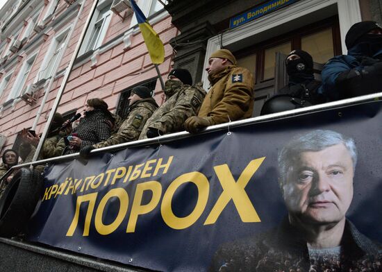 Бывший президент Украины П. Порошенко  прибыл в Киев