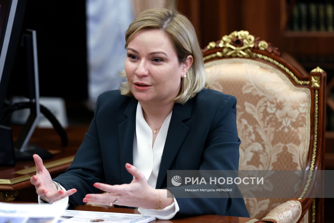 Президент РФ В. Путин провел встречу с министром культуры РФ О. Любимовой