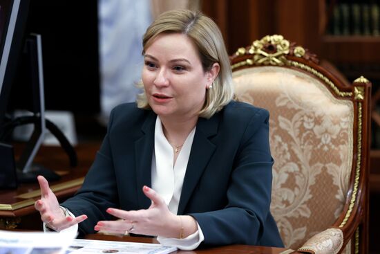 Президент РФ В. Путин провел встречу с министром культуры РФ О. Любимовой