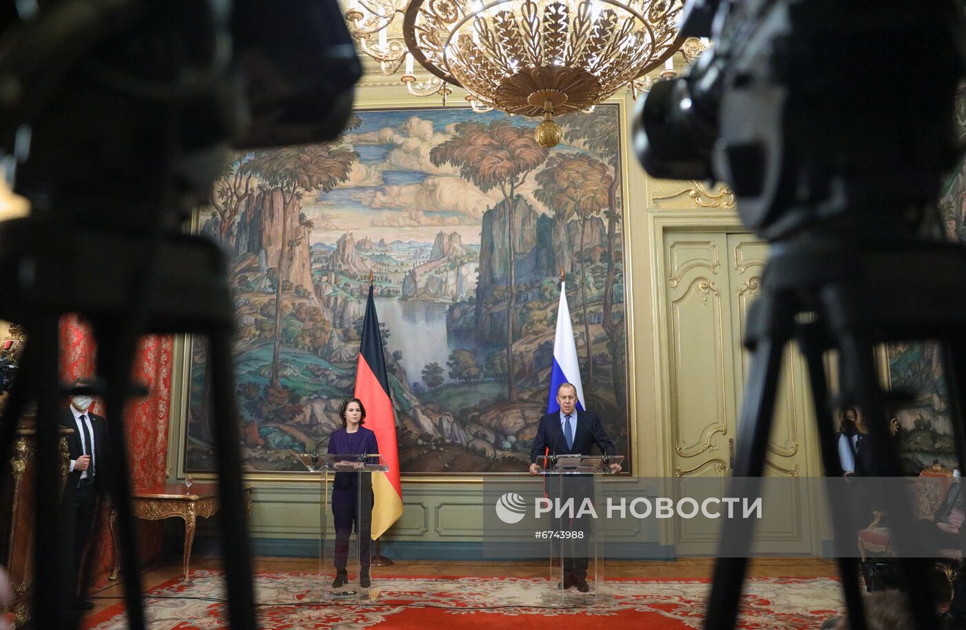 Встреча глав МИД РФ и ФРГ С. Лаврова и А. Бербок