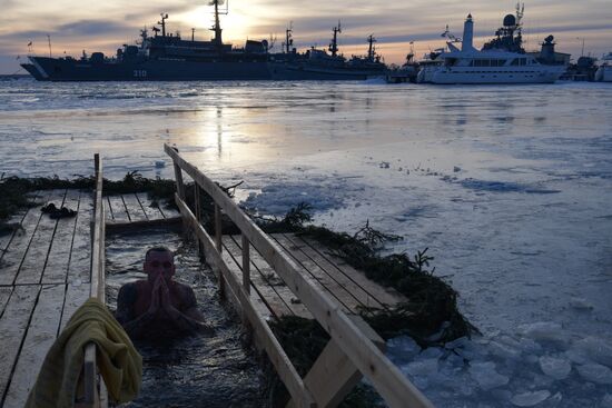 Празднование Крещения в регионах России