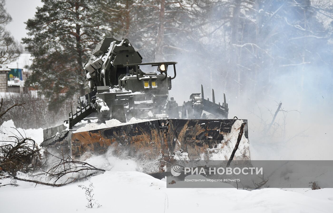 Тактико-специальное учение инженерных подразделений 1-й танковой армии в Подмосковье