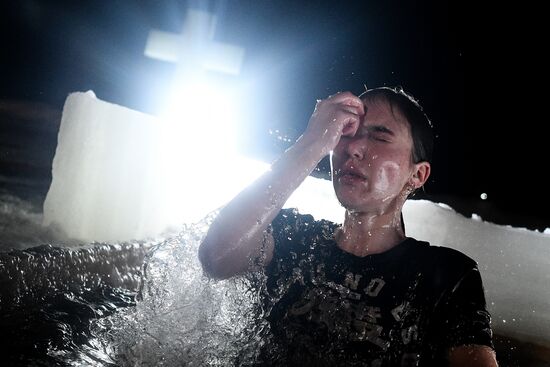 Празднование Крещения в регионах России