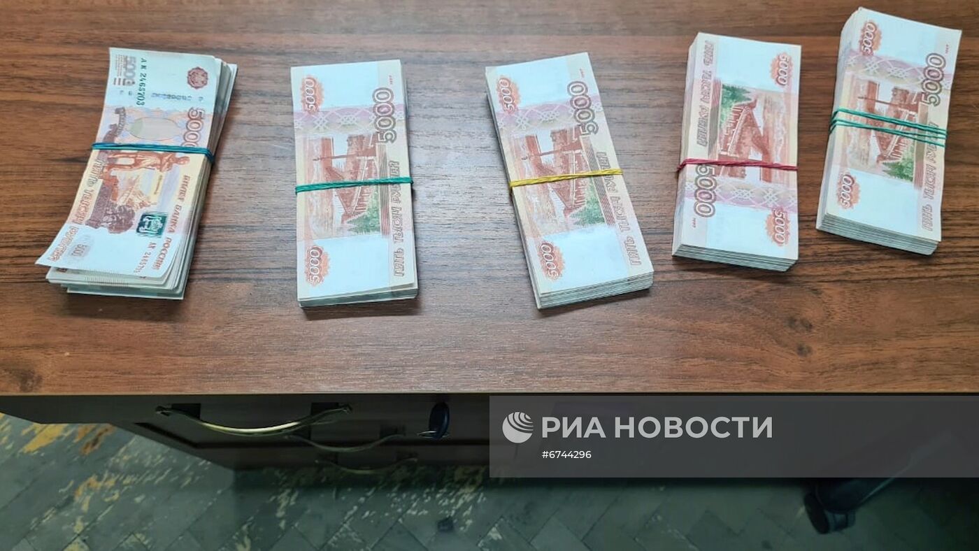 ФСБ РФ пресекла деятельность преступной группы по изготовлению поддельных денег