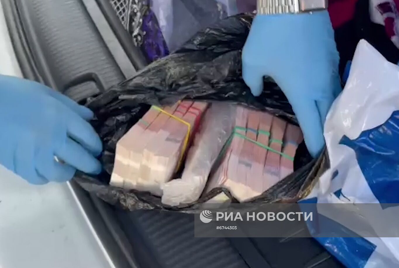 ФСБ РФ пресекла деятельность преступной группы по изготовлению поддельных денег