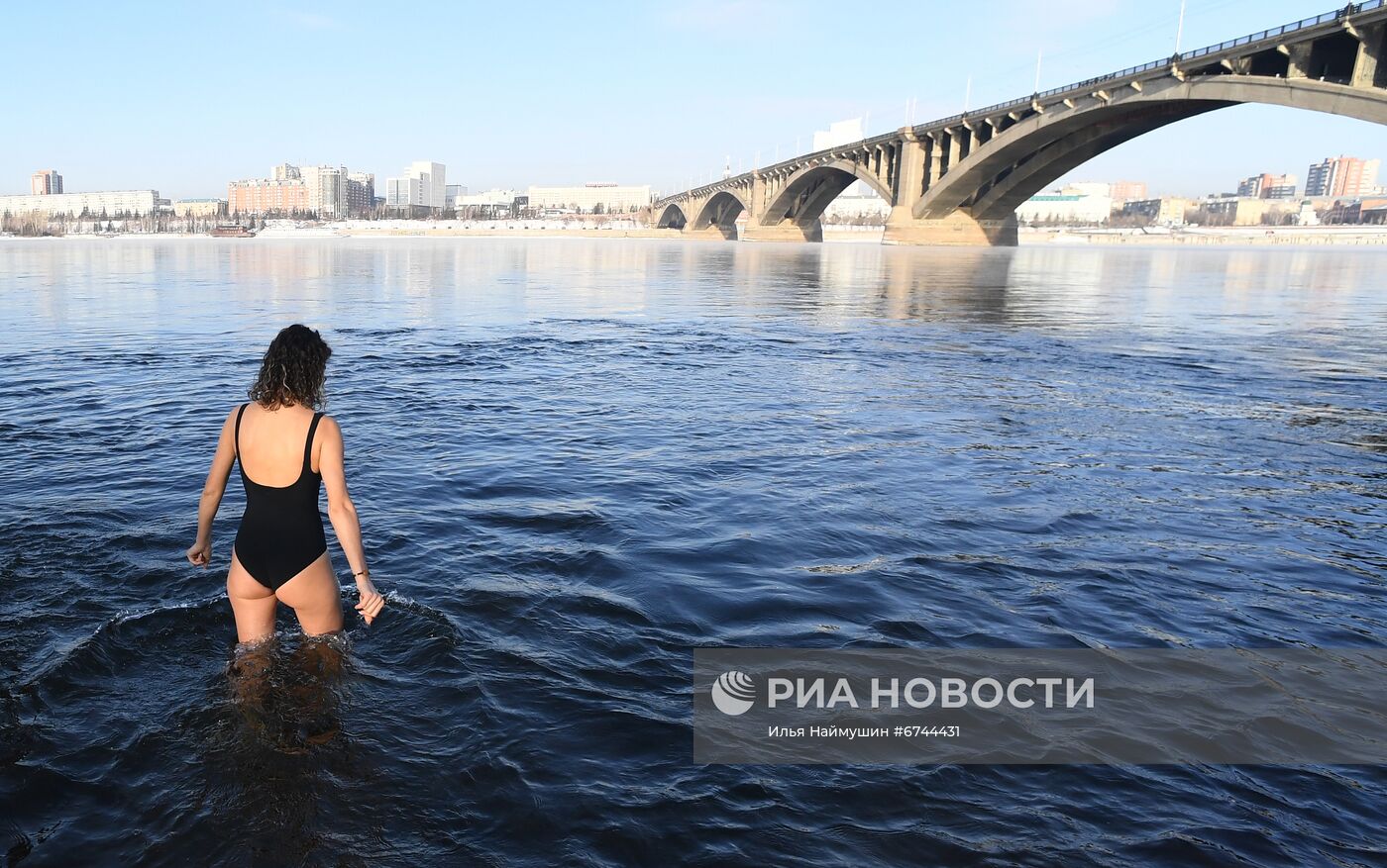 Празднование Крещения в регионах России