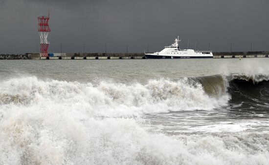 Шторм в Сочи