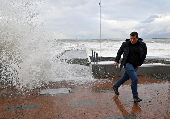 Шторм в Сочи