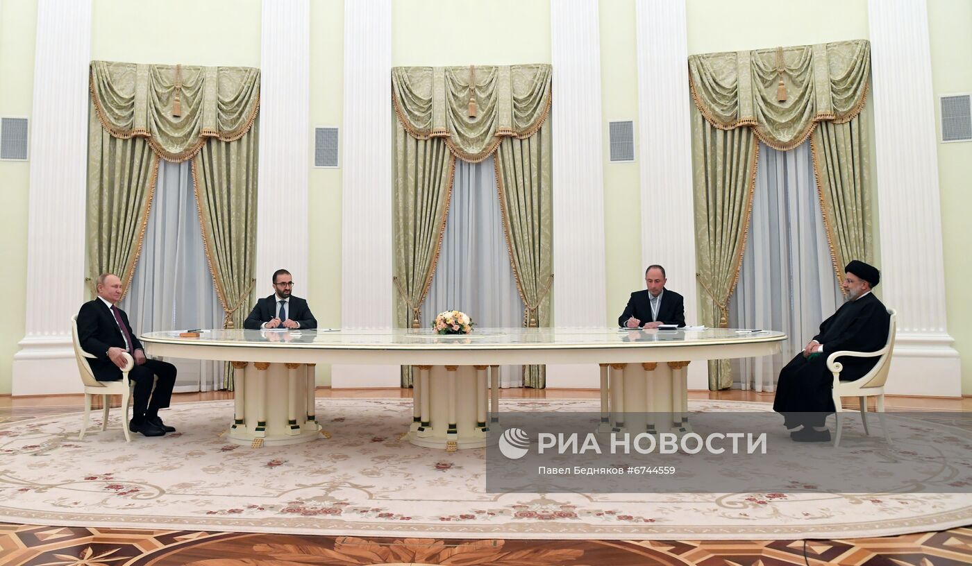 Встреча президента РФ В. Путина с президентом Ирана Э. Раиси