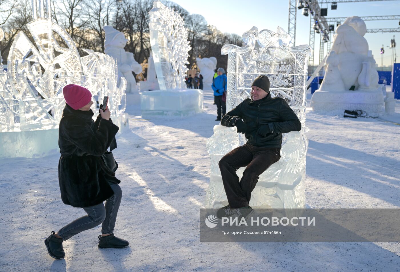 Международный фестиваль скульптур из снега и льда в Москве