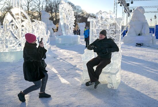 Международный фестиваль скульптур из снега и льда в Москве