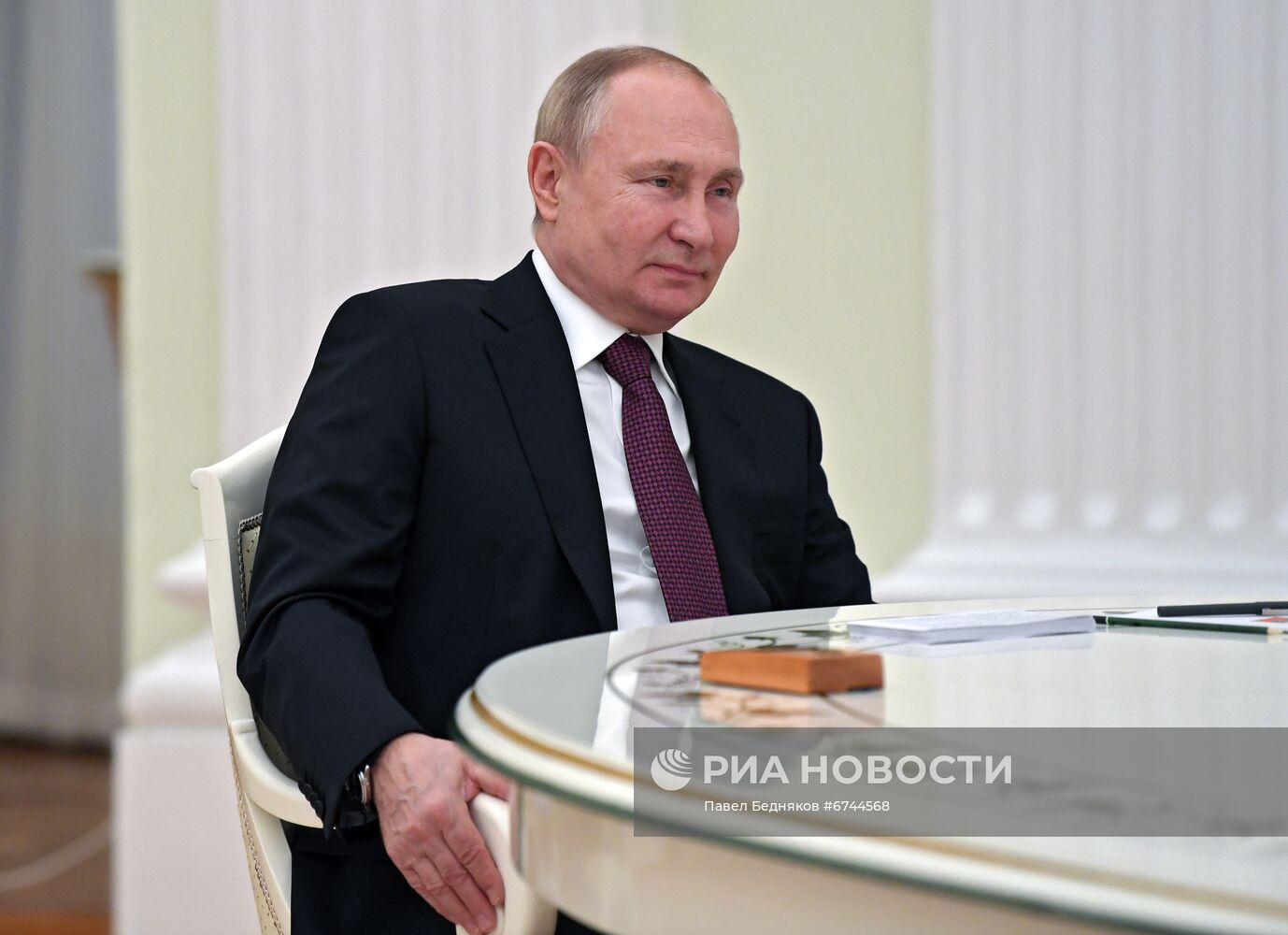 Встреча президента РФ В. Путина с президентом Ирана Э. Раиси