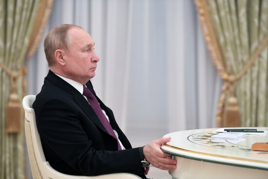 Встреча президента РФ В. Путина с президентом Ирана Э. Раиси