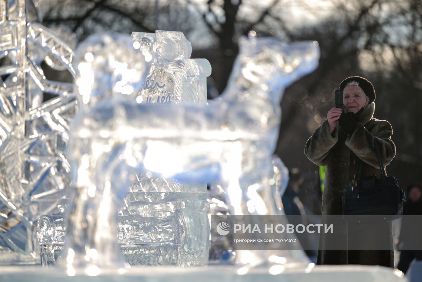 Международный фестиваль скульптур из снега и льда в Москве