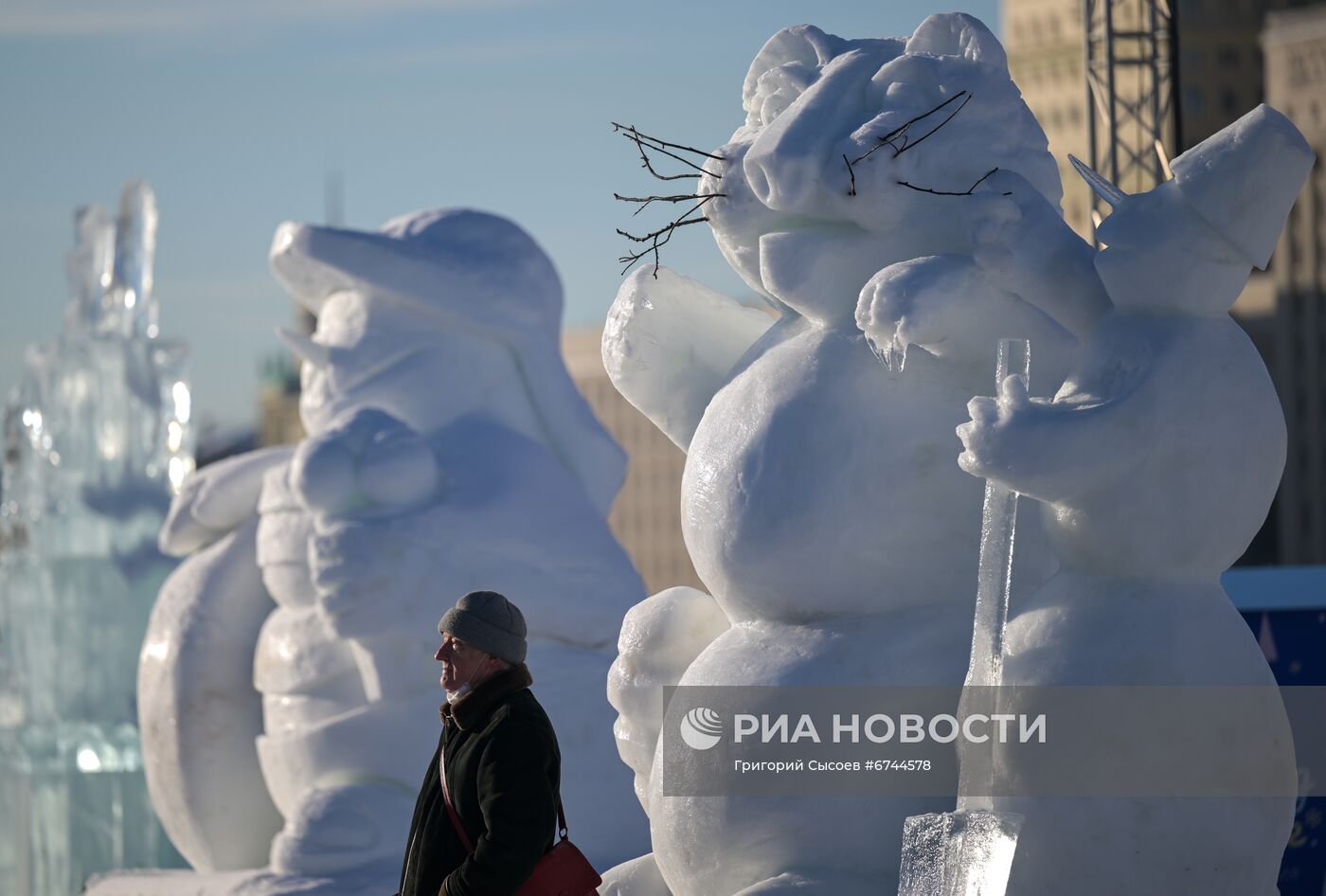 Международный фестиваль скульптур из снега и льда в Москве