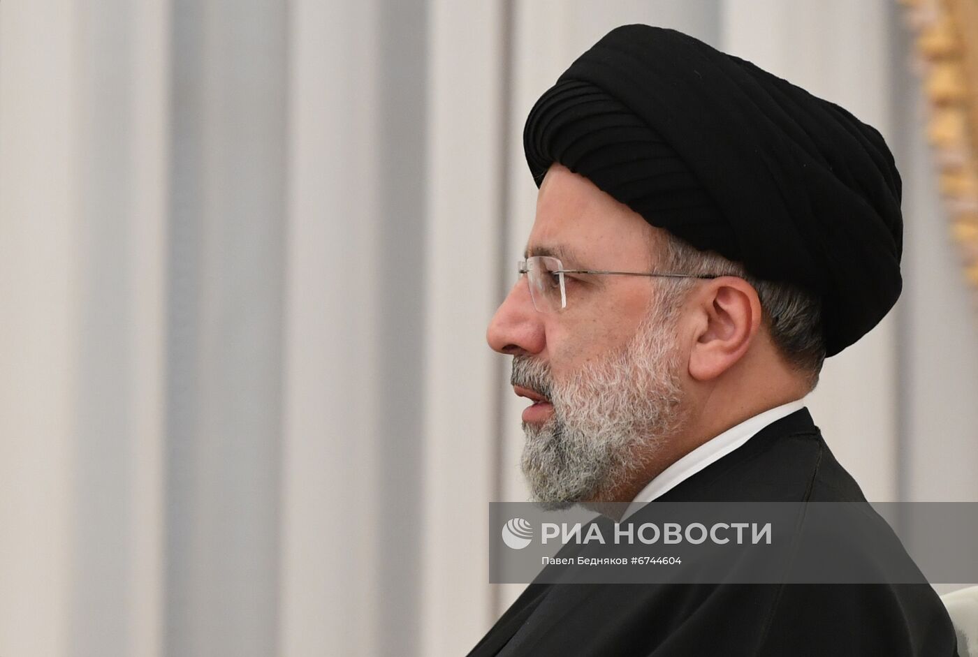 Встреча президента РФ В. Путина с президентом Ирана Э. Раиси