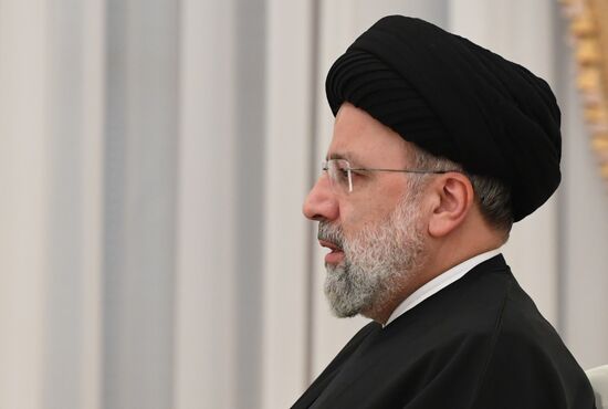 Встреча президента РФ В. Путина с президентом Ирана Э. Раиси