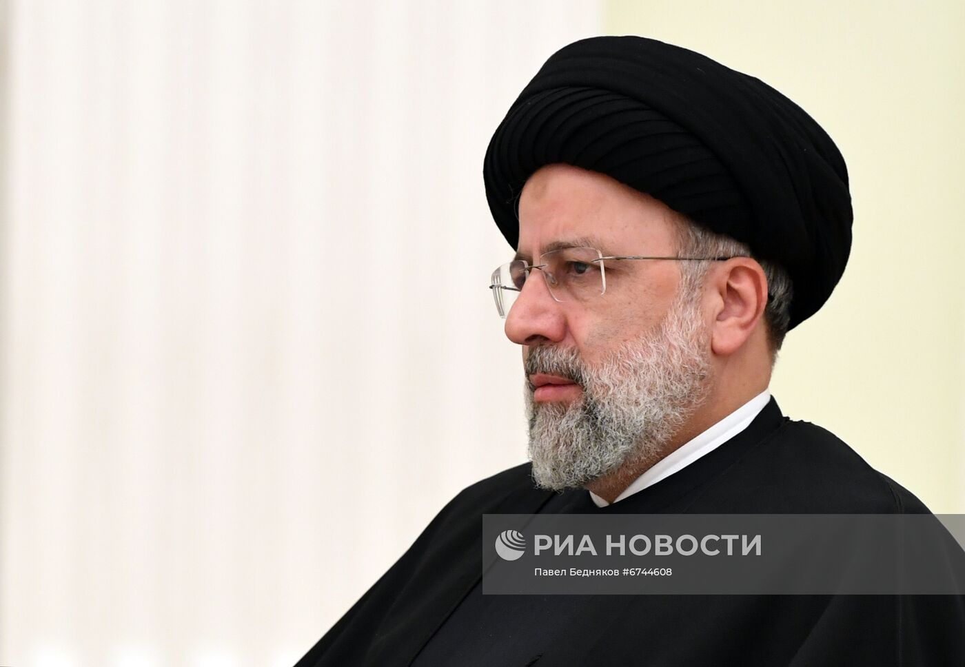 Встреча президента РФ В. Путина с президентом Ирана Э. Раиси