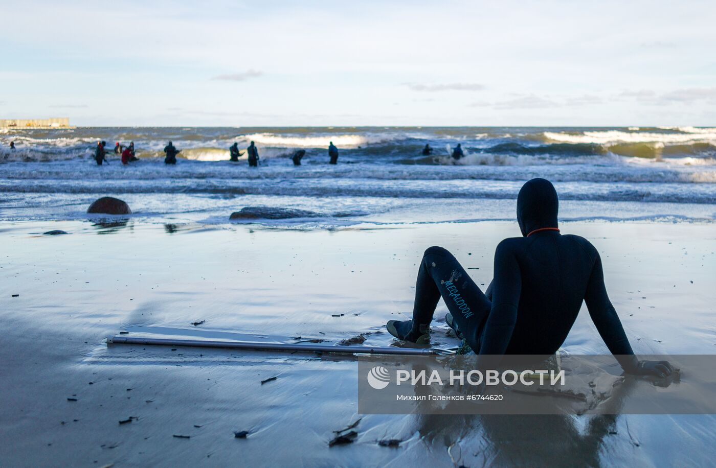 Сбор янтаря на побережье Балтийского моря