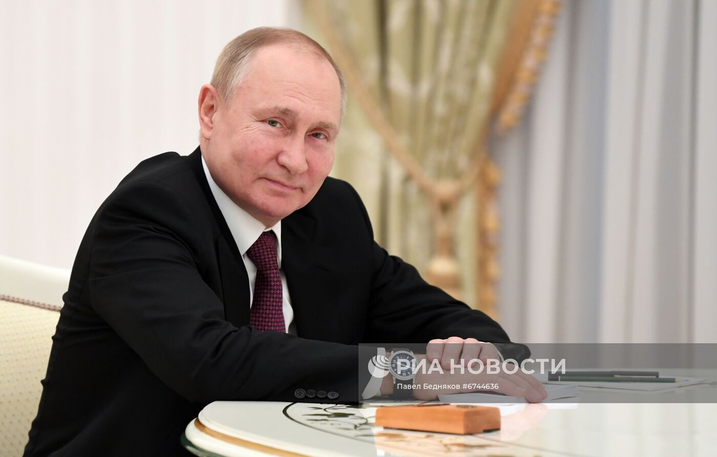 Встреча президента РФ В Путина с президентом Ирана Э Раиси