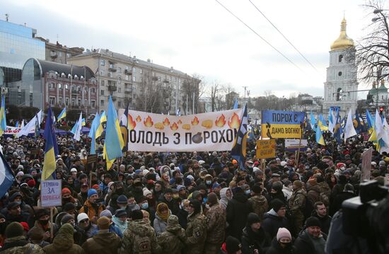 Суд в Киеве избрал меру пресечения экс-президенту Украины П. Порошенко