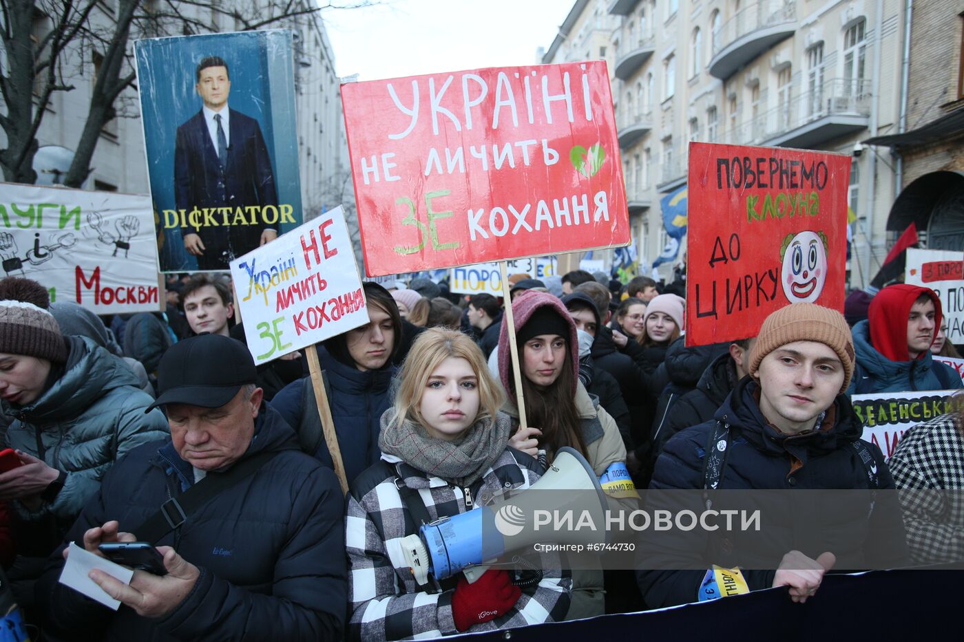 Суд в Киеве избрал меру пресечения экс-президенту Украины П. Порошенко
