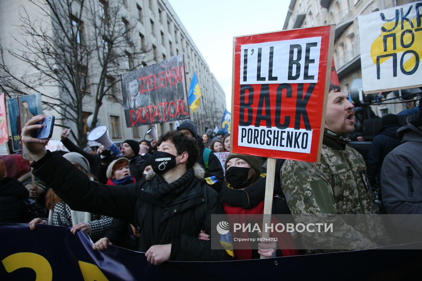 Суд в Киеве избрал меру пресечения экс-президенту Украины П. Порошенко