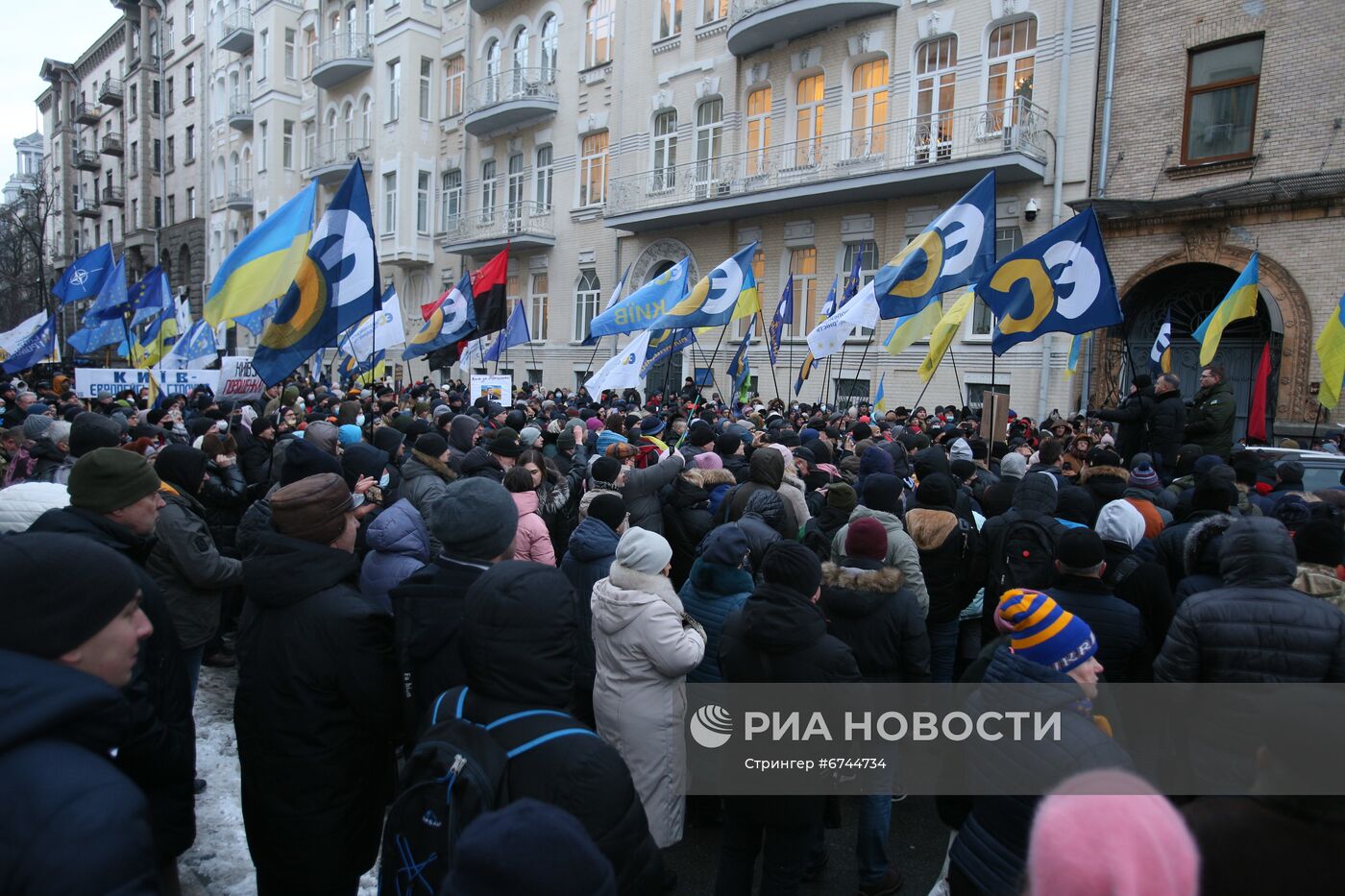 Суд в Киеве избрал меру пресечения экс-президенту Украины П. Порошенко