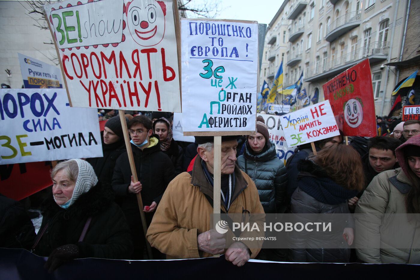 Суд в Киеве избрал меру пресечения экс-президенту Украины П. Порошенко