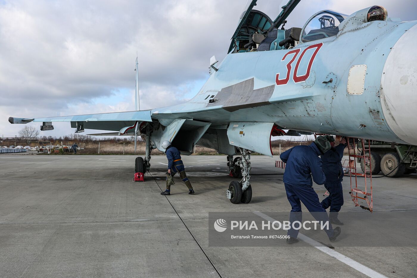 Летно-тактические учения в преддверии Дня авиации ПВО в Краснодарском крае