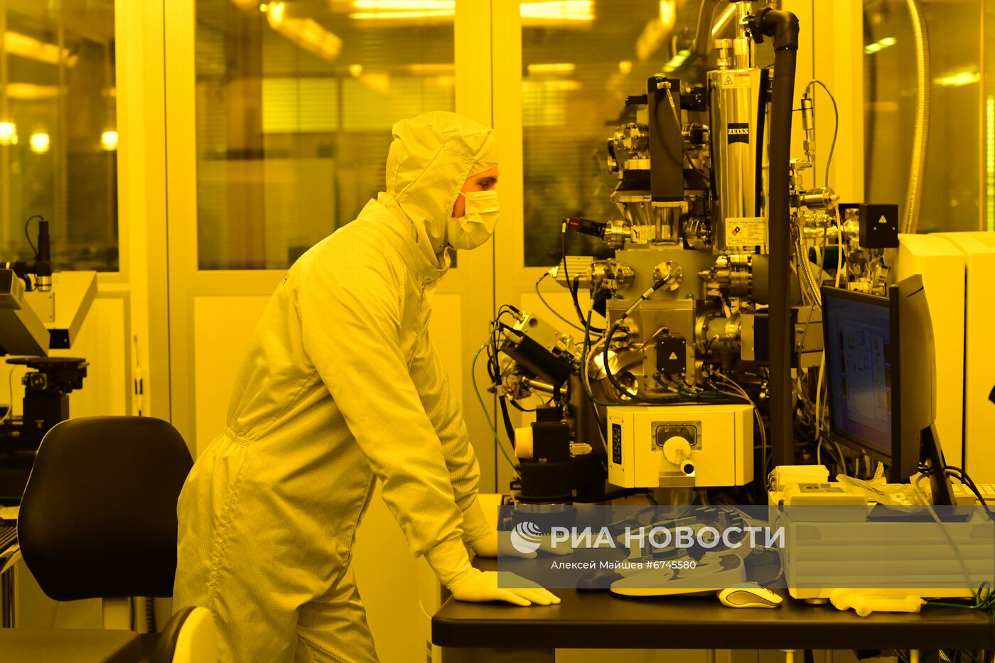 Создание микрофлюидных чипов в научном центре "Функциональные микро/наносистемы" МГТУ им. Н.Э. Баумана 