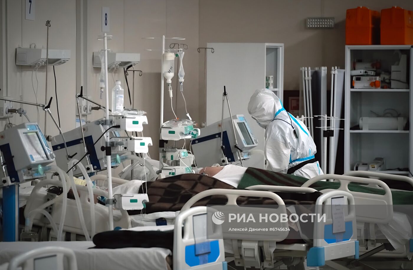 Госпиталь "Ленэкспо" для пациентов с Covid-19 в Санкт-Петербурге