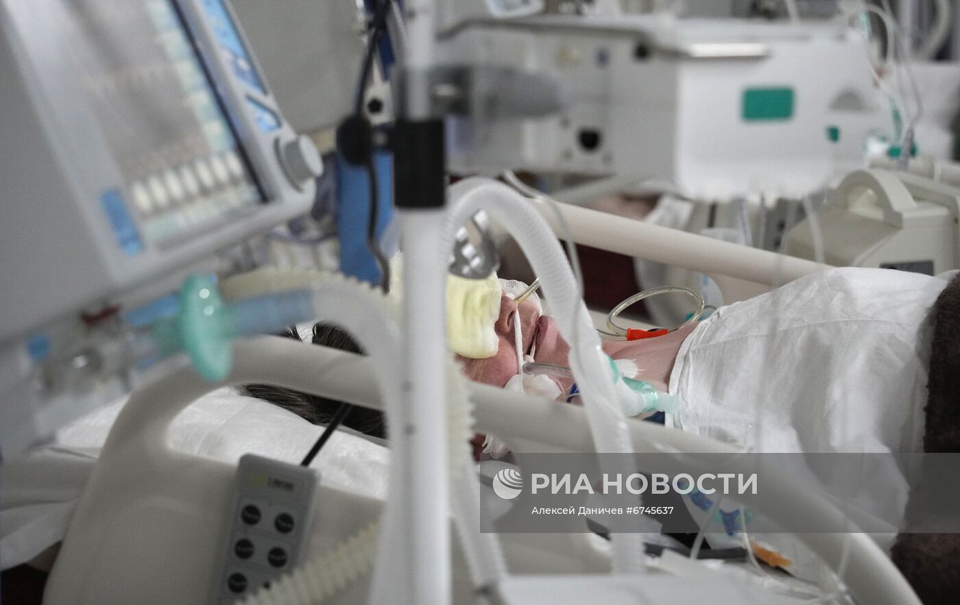 Госпиталь "Ленэкспо" для пациентов с Covid-19 в Санкт-Петербурге