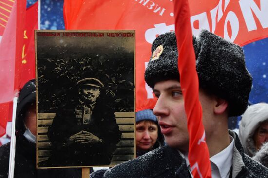 Возложение цветов к Мавзолею В И Ленина на Красной площади