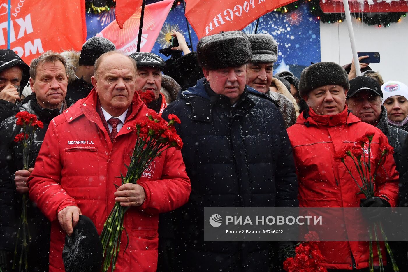 Возложение цветов к Мавзолею В. И. Ленина на Красной площади