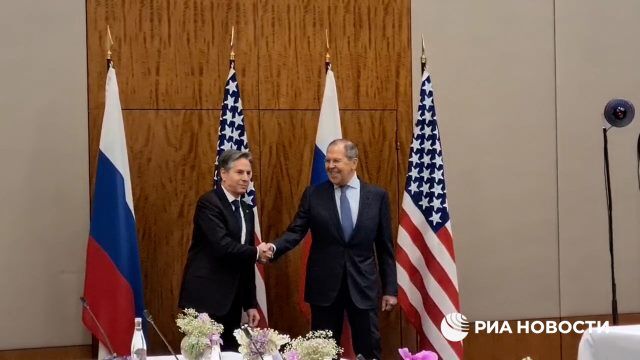 Лавров и Блинкен начали переговоры с рукопожатия