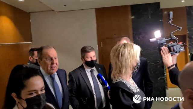 Лавров покинул зал после завершения переговоров с Блинкеном