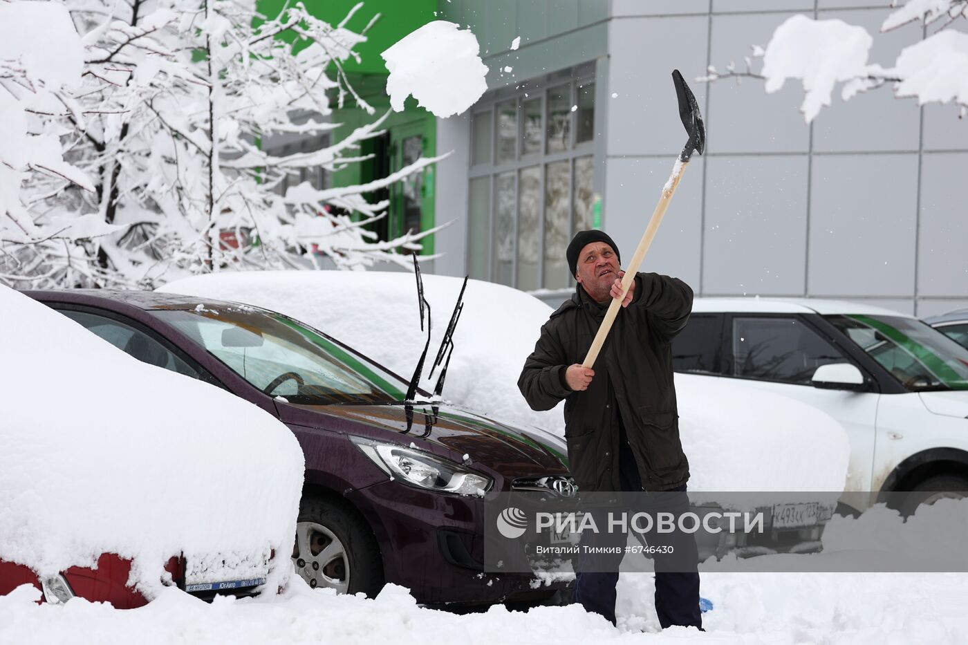 Сильные снегопады на юге России