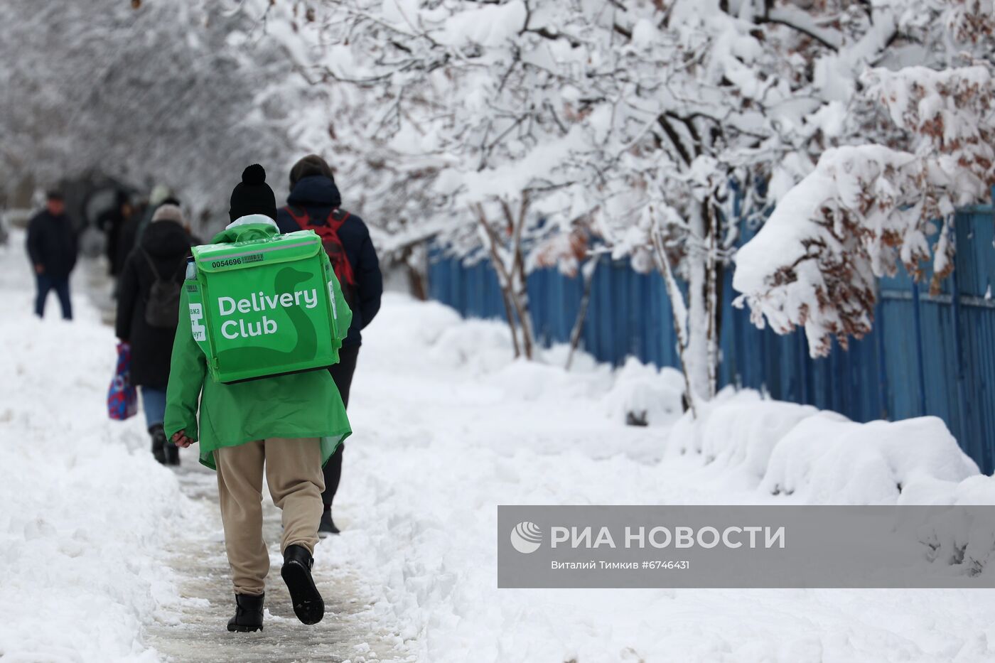 Сильные снегопады на юге России