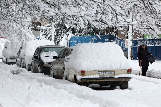 Сильные снегопады на юге России