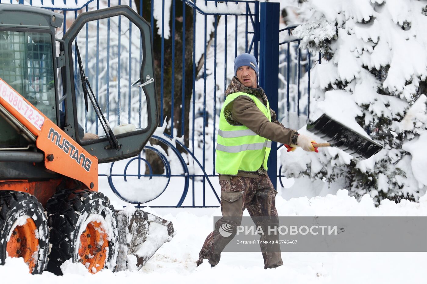 Сильные снегопады на юге России