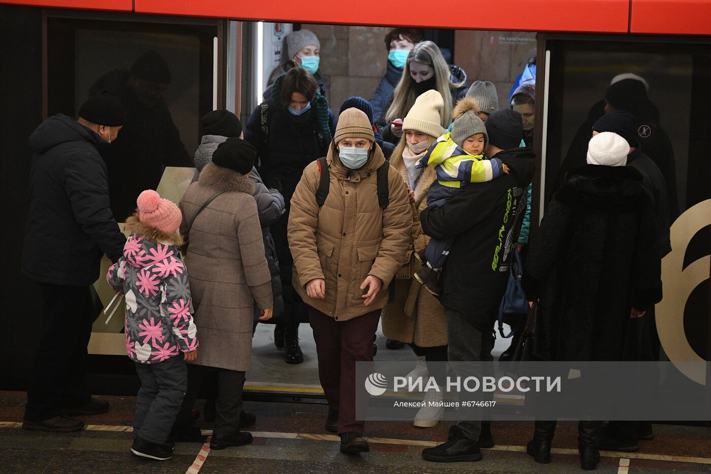 Соблюдение масочного режима в московском метро