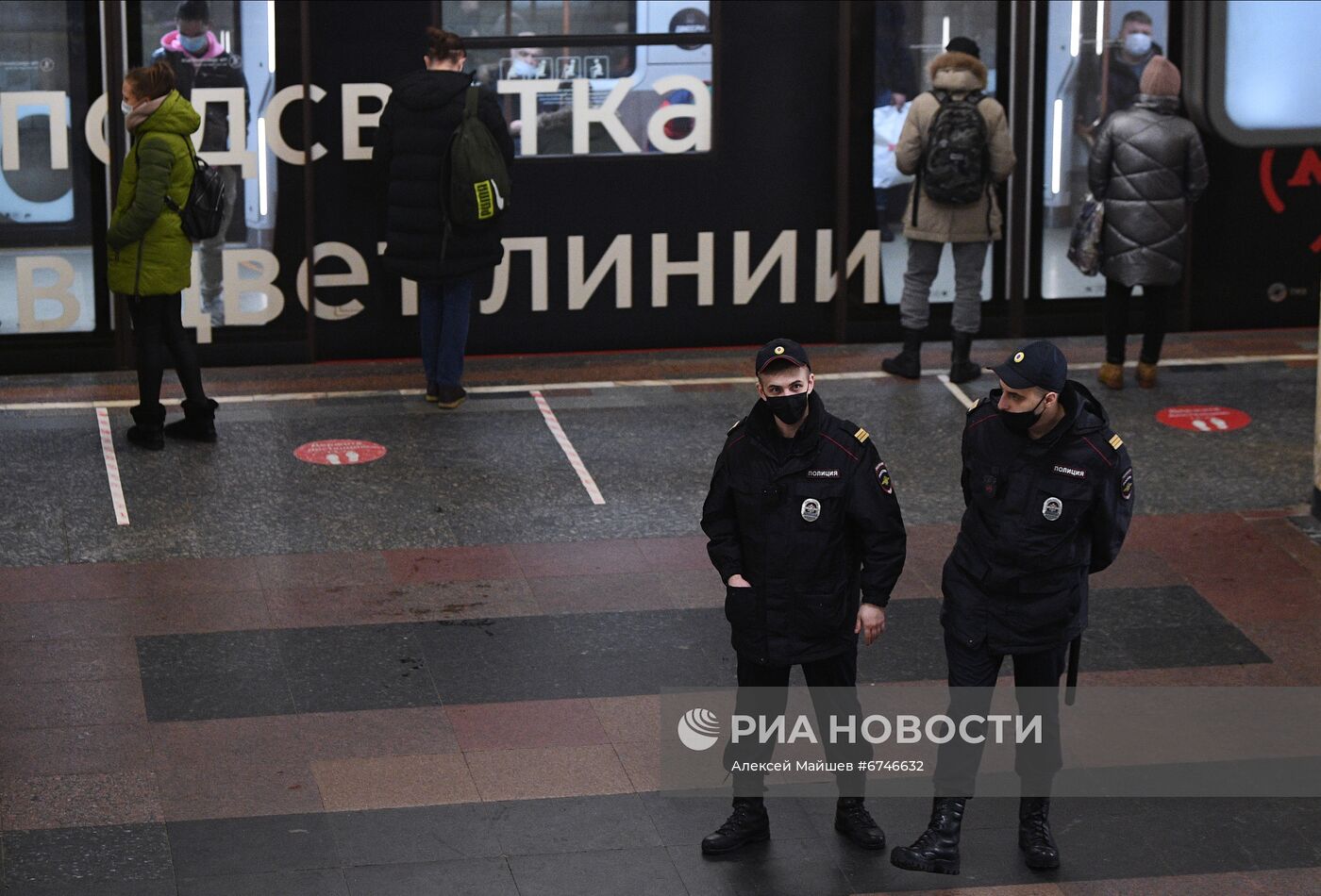 Соблюдение масочного режима в московском метро