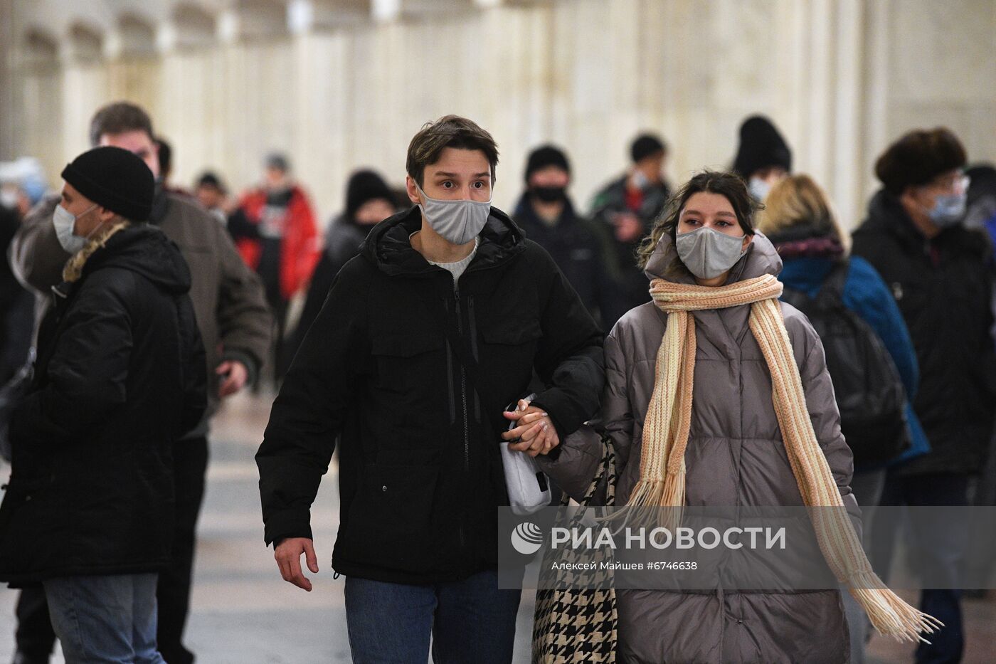 Соблюдение масочного режима в московском метро