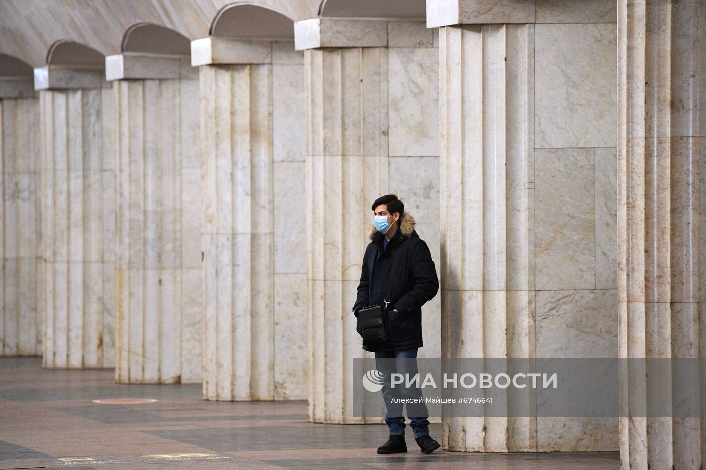 Соблюдение масочного режима в московском метро