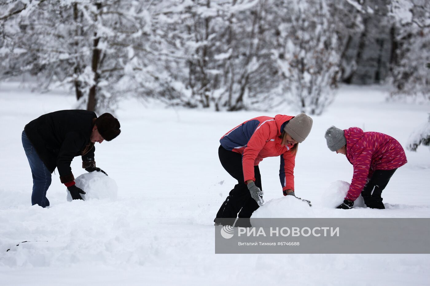 Сильные снегопады на юге России