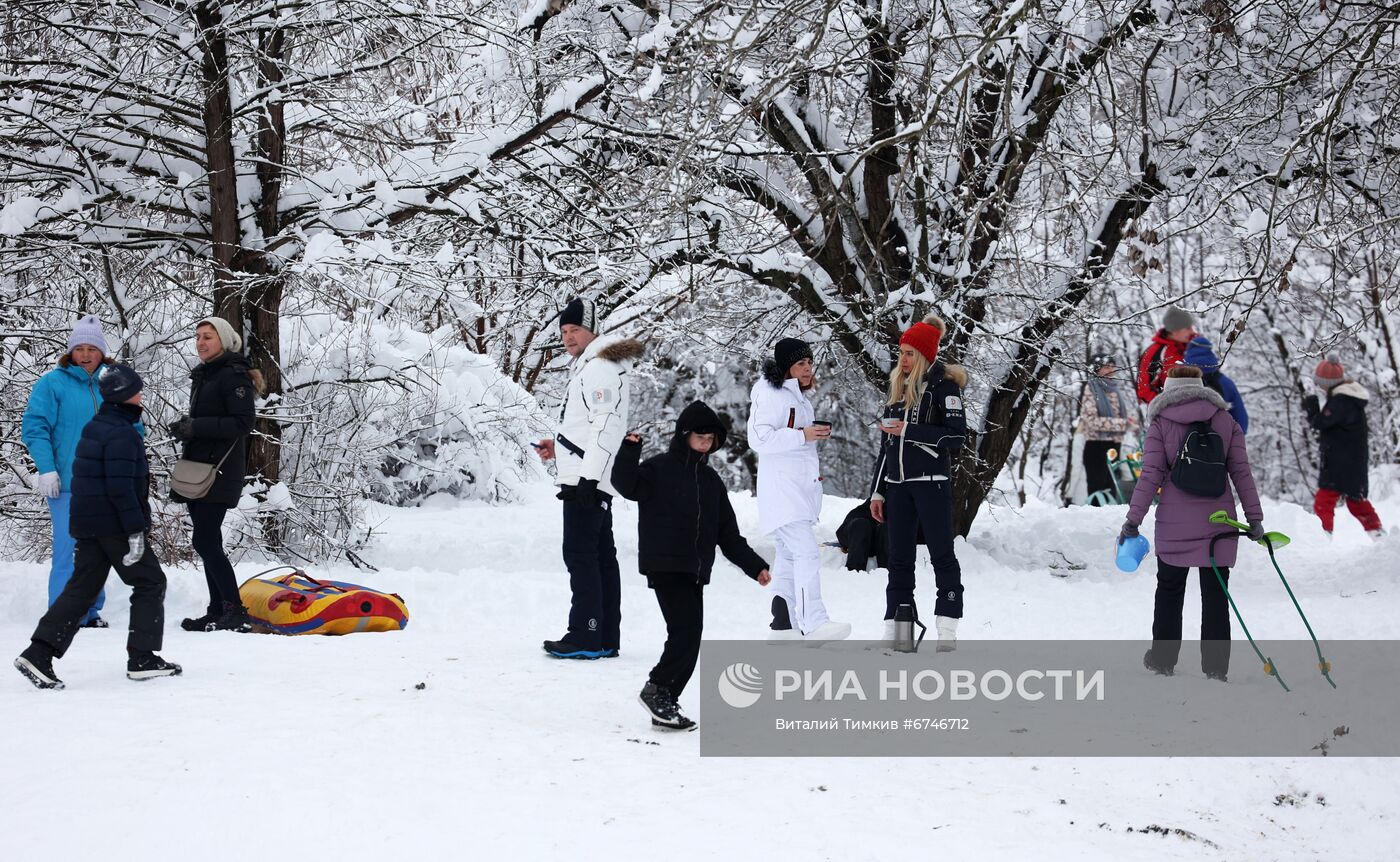 Сильные снегопады на юге России