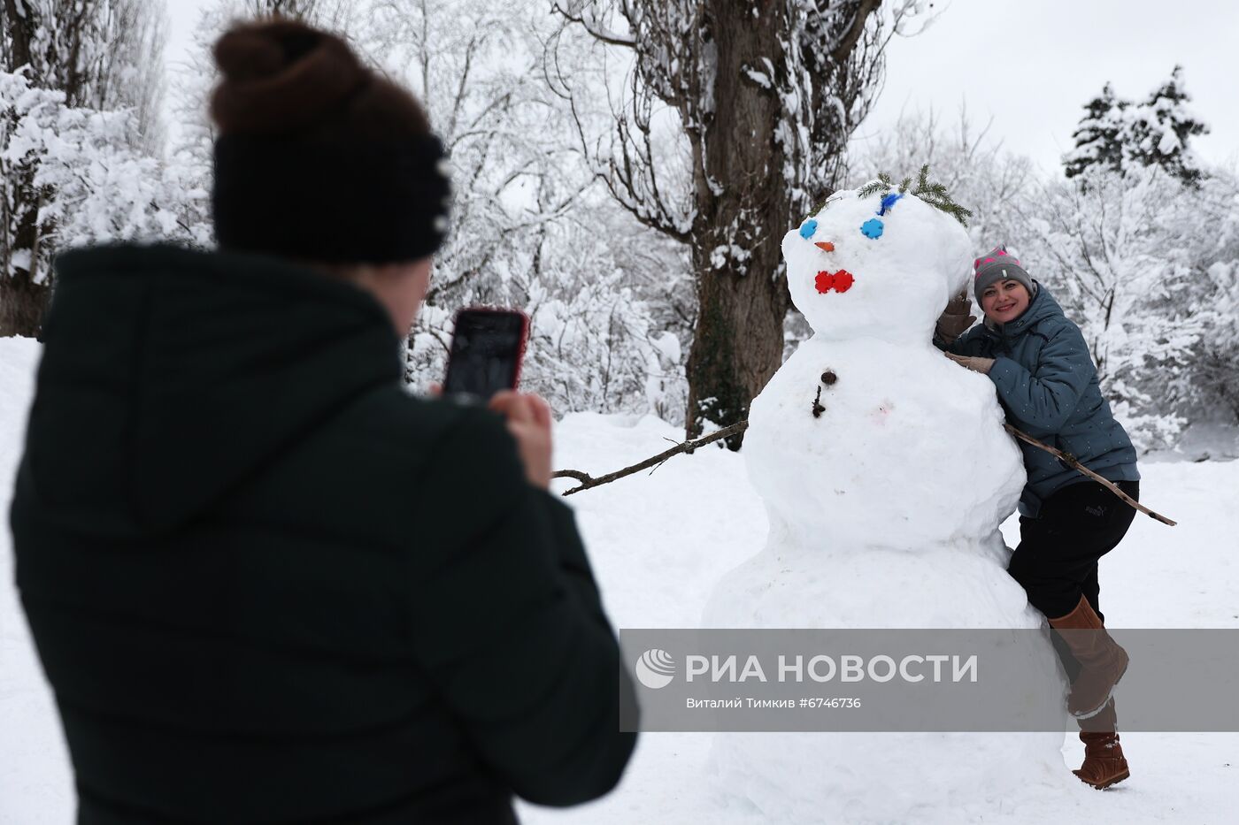 Сильные снегопады на юге России