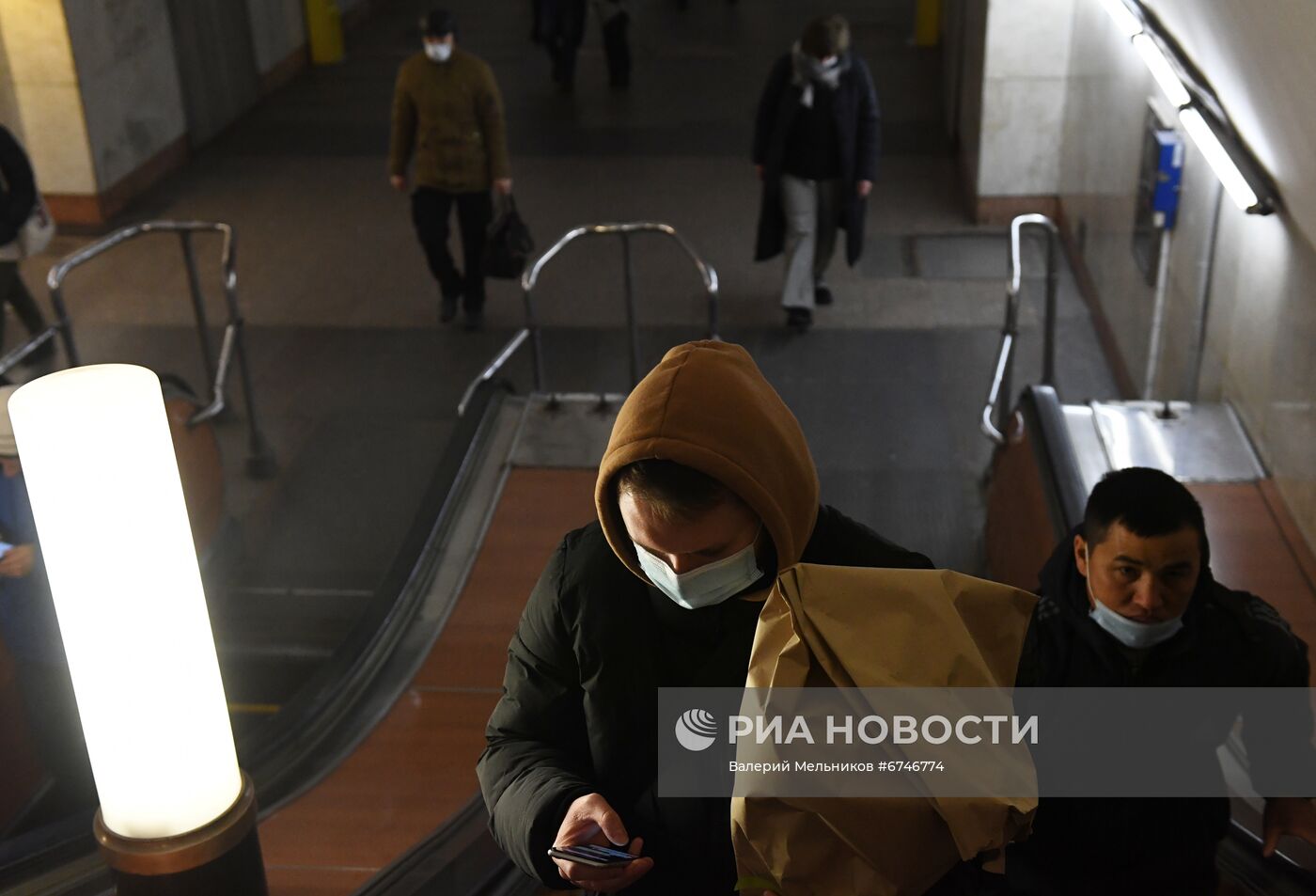 Соблюдение масочного режима в московском метро