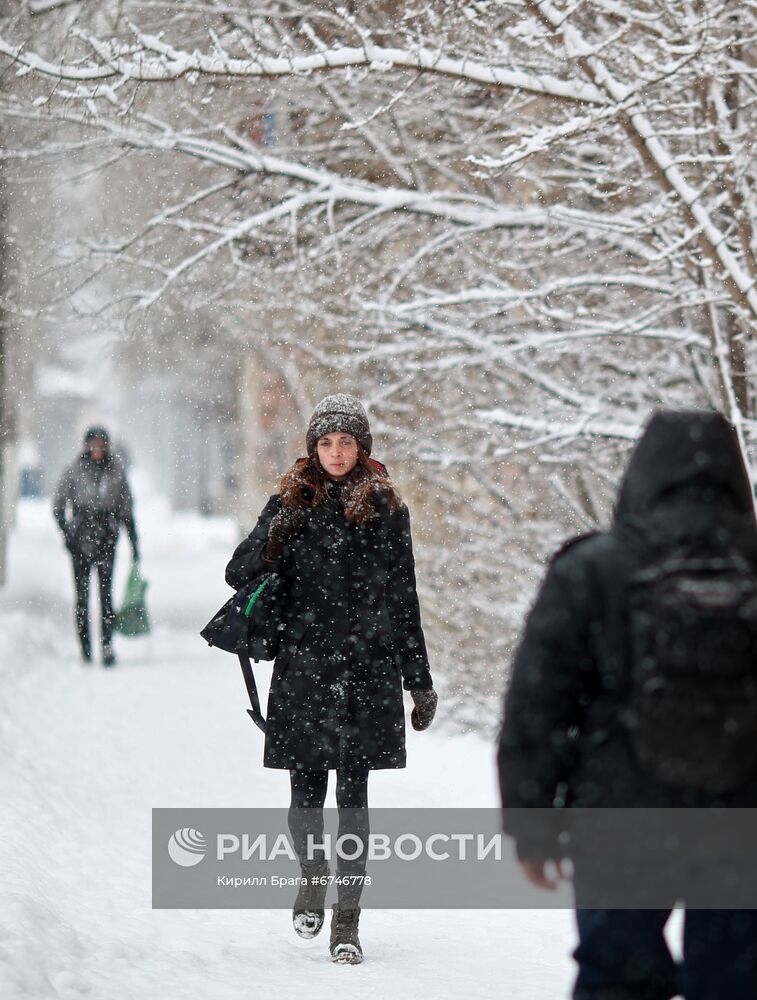 Сильные снегопады на юге России